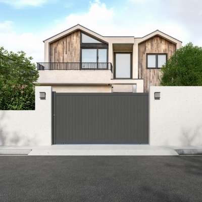 Portail aluminium coulissant sur mesure avec lames verticales de 10 cm vue depuis l'extérieur